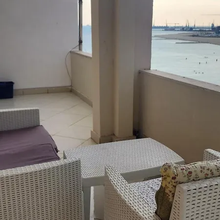 Armando's Front On The Sea Apartment Durres