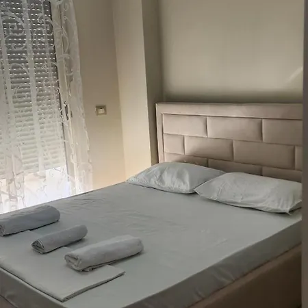 Armando's Front On The Sea Apartment Durres