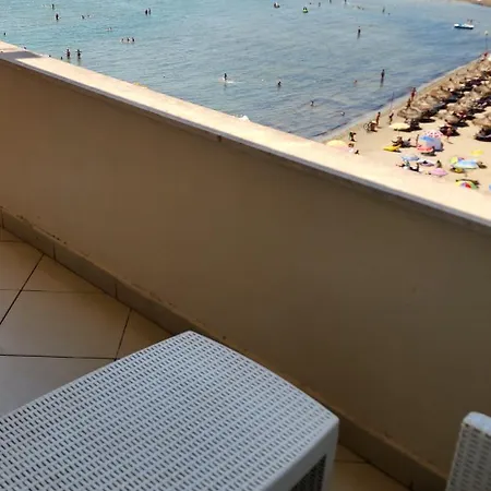 Armando's Front On The Sea Apartman